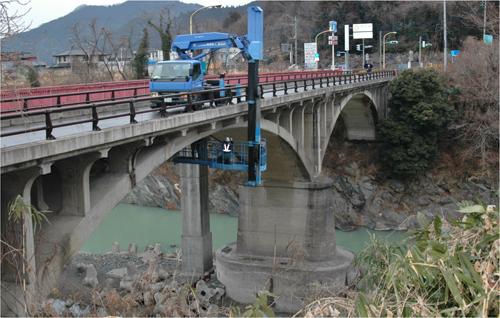 橋梁点検車(BT-200)による調査